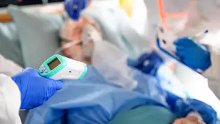 Больных пневмонией тестируют на COVID-19 в Алматы