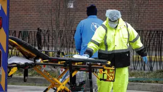 "Тағы да үйде отырамыз". Коронавирустың екінші толқыны қашан болуы мүмкін?