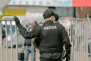 Сотрудников акимата задержали на блокпосту в Алматы