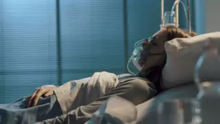 Пациент с COVID-19 находится в крайне тяжелом состоянии в Алматы