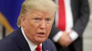 Трамп приостановил иммиграцию в США