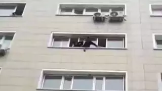 Отважное спасение девушки в Нур-Султане попало на видео