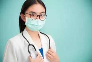 Надбавки медиков за лечение от коронавируса выплачивали другим людям