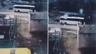 "Нас бросили". 60 алматинцев застряли в Актобе после возвращения из России