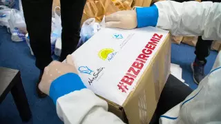 Выпускники "Болашака" оказывают благотворительную помощь столичным врачам