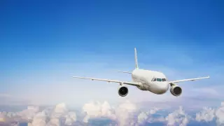 Казахстанцам предлагают полететь за границу уже в мае