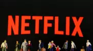 Netflix снимет сериал о социальном дистанцировании