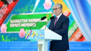 Токаев поздравил казахстанцев с Днем единства народа