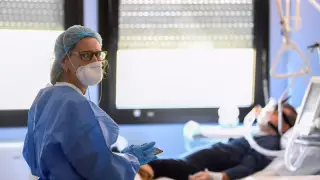 Вторая и даже третья волны коронавируса могут ожидать мир - ученые