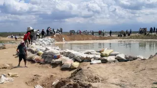 "Дома рушились один за другим". Наводнение в Мактаарале глазами спасателей