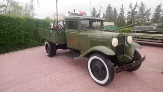 Грузовик с миной и торпедой установили на площади в Уральске