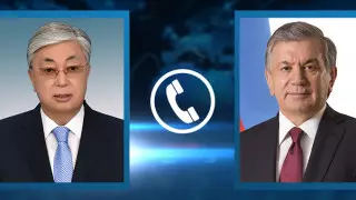 Президент Узбекистана позвонил Токаеву