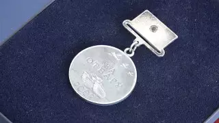 Семье погибшего в ВОВ бойца вернул награду аким ВКО