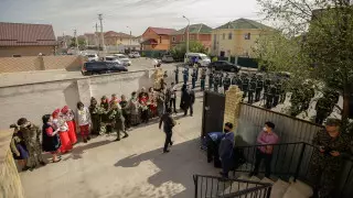 В Атырауской области ветеранов поздравили под открытым небом