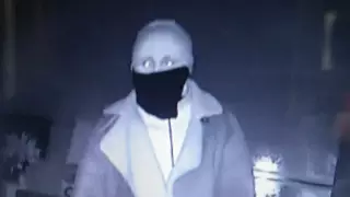 Мужчину в маске объявили в розыск в Алматы