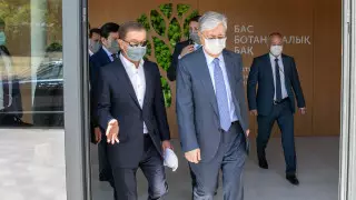 Утемуратов показал Токаеву результаты реконструкции Ботанического сада Алматы