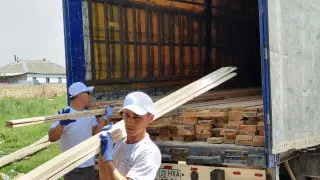 Жители Алматинской области доставляют гуманитарную помощь туркестанцам