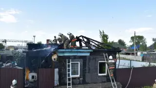 Сотрудники акимата спасли 11-летнюю девочку от пожара в Петропавловске