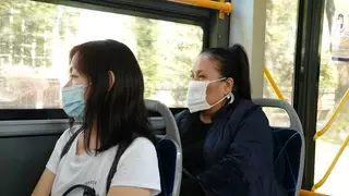 Алматинцам запретили ездить в автобусах без масок