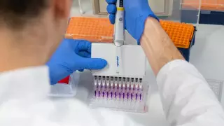 Ученый из Таджикистана будет тестировать препараты против COVID-19 в Великобритании