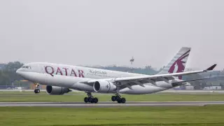 Глава авиакомпании назвал соблюдение дистанции в самолетах нереальным