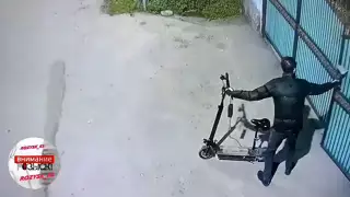 Кража из дома попала на видео в Алматы