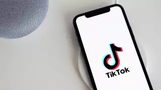 Google удалила 8 миллионов негативных отзывов о TikTok