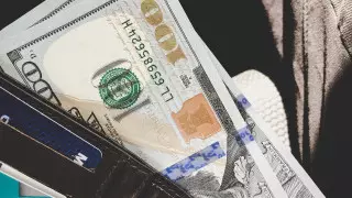 Курс доллара может опуститься до 380 тенге - аналитик