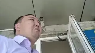 "Сасықсың ғой сен" - чиновника уволили за оскорбление сельчанина