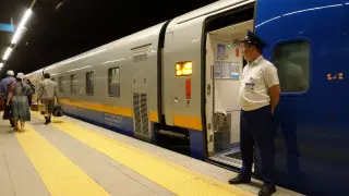 Пассажирам поездов запрещено передвигаться по вагонам