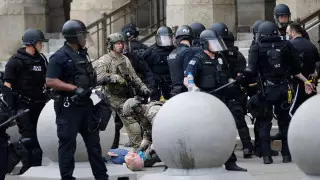 Полицейские Нью-Йорка ранили пожилого протестующего