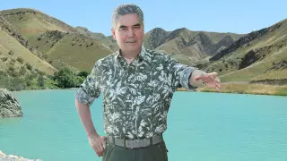 Президент Туркменистана поручил военным выращивать фрукты и закатывать варенье