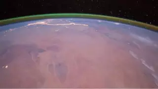 Загадочное зеленое свечение замечено вокруг Марса