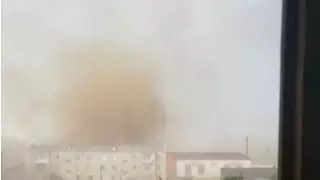 Жуткие кадры бушующего урагана сняли в Аягозе