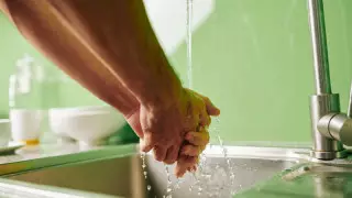 Холодную воду отключат в двух районах Алматы