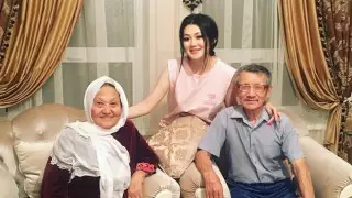 "Тарихи шындықты жариялайтын еді". Қазақстандық өнер иелері Ерке Есмаханға көңіл айтты