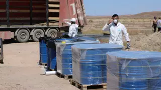 С побережья Балхаша вывезли опасные отходы