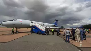 Спецборт с медиками прибыл в Байконур