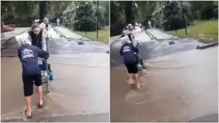 "Перевозчик" через лужи появился в Алматы