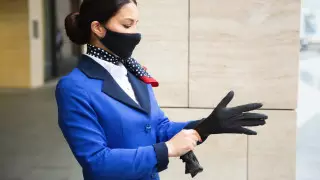 Стюардессы назвали самые раздражающие поступки пассажиров во время пандемии