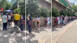 "Стоял за лекарствами до трех утра". Фото очередей у аптек выкладывают алматинцы
