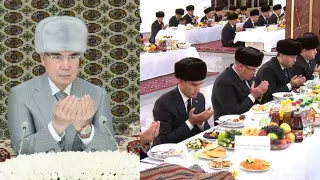 Президент Туркменистана дал садака в честь достижения "возраста пророка"