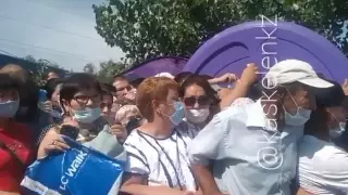 Фейк спровоцировал огромную очередь у ЦОНа в Каскелене