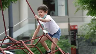 Играть детям во дворе не запрещается - санврач