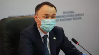 Аким Костанайской области вылечился от коронавируса