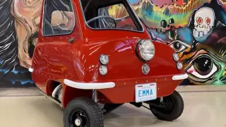 Самое маленькое авто в мире выставили на торги в Канаде