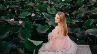 "В эту красоту невозможно поверить". Жители Алматы наслаждаются цветением лотоса