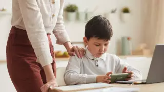 Школьный тариф разработают сотовые операторы для дистанционного обучения