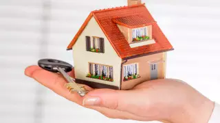 О мафии, забирающей у детдомовцев квартиры, рассказала Аружан Саин