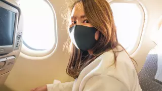 Названо самое защищенное от инфекций место в самолете